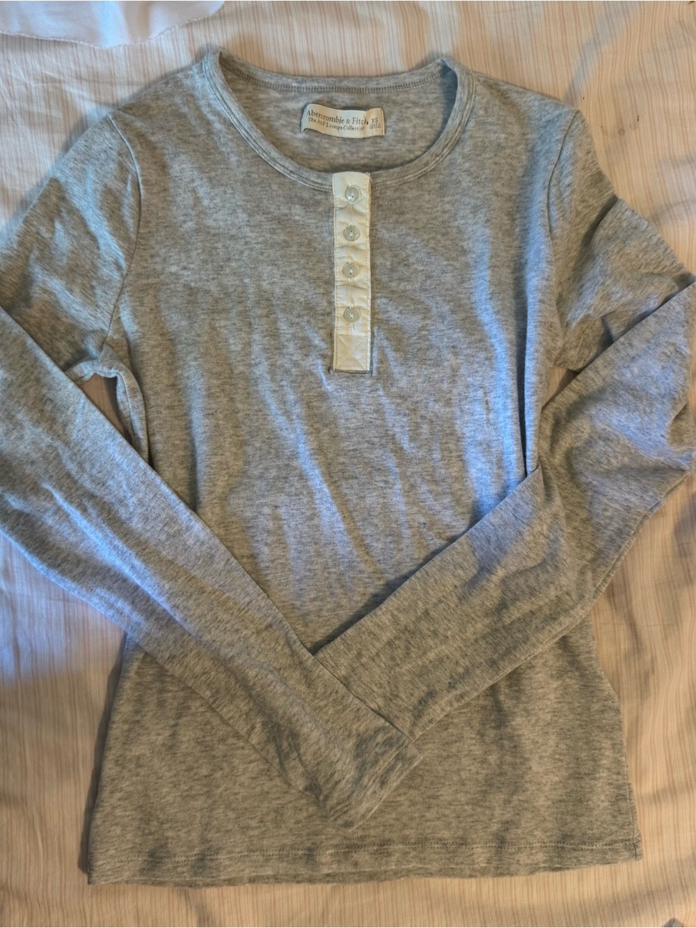 Abercrombie & Fitch Light Gray Long-Sleeve Henley Top